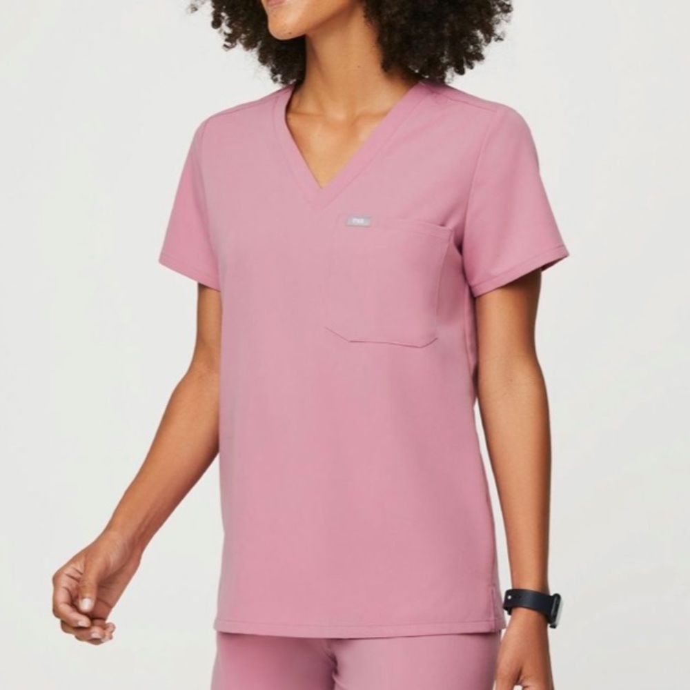 Women’s scrub top in chalk pink Figs